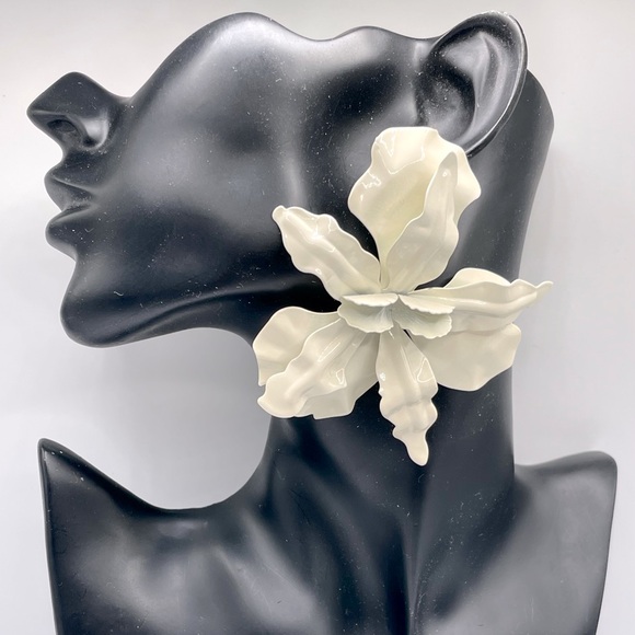 Zara White Magnolia Earrings - Picture 1 of 5